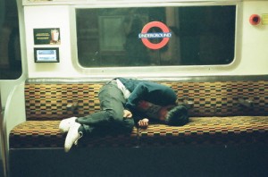 Durmiendo en el metro de Londres